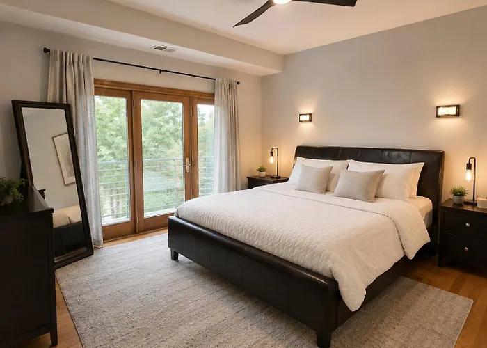 Modern 2br Retreat Parking + Patio Ferienhaus Chicago