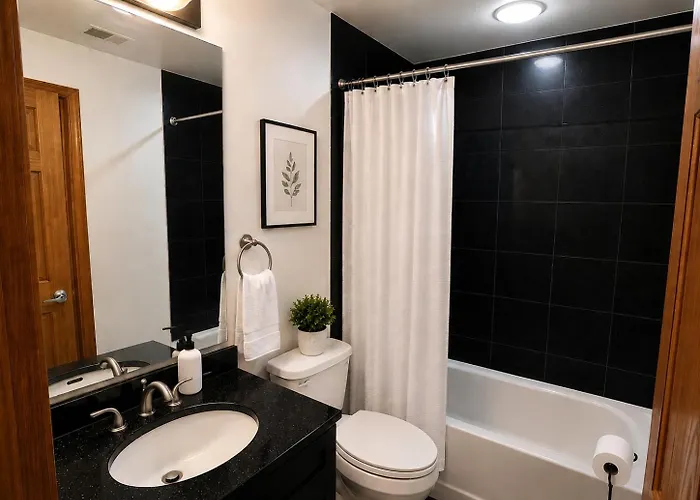 Modern 2br Retreat Parking + Patio